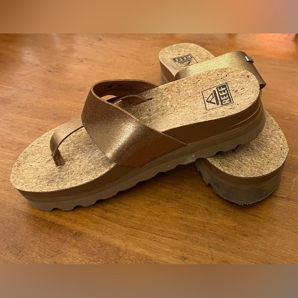NEW Women’s Gold Reef Platform Sandals Sz 6